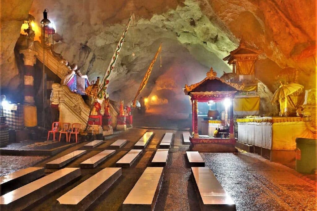 Goa Giri Putri Temple