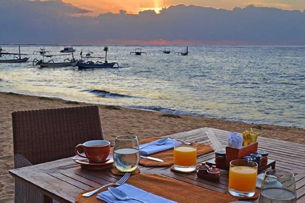 Breakfast at the Beachfront