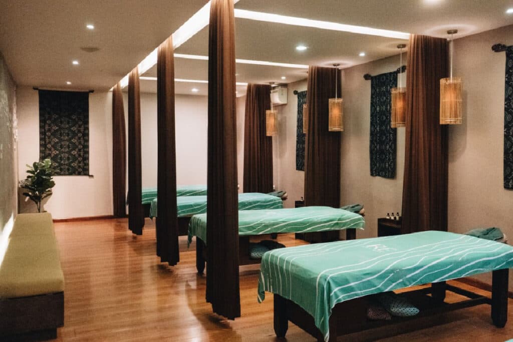 Re Massage Studio 