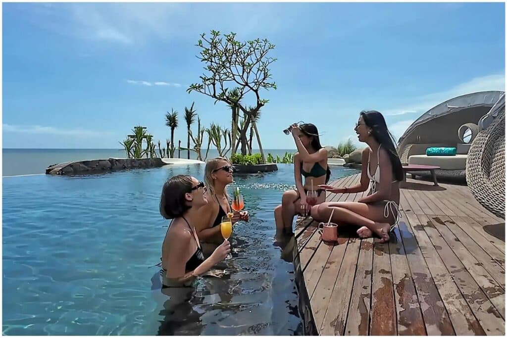 Luna Beach Club - Near Canggu Area