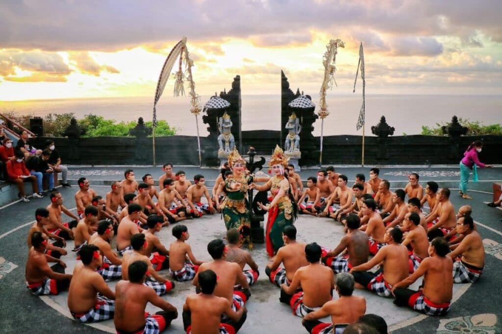 Tips Menonton Tari Kecak Uluwatu