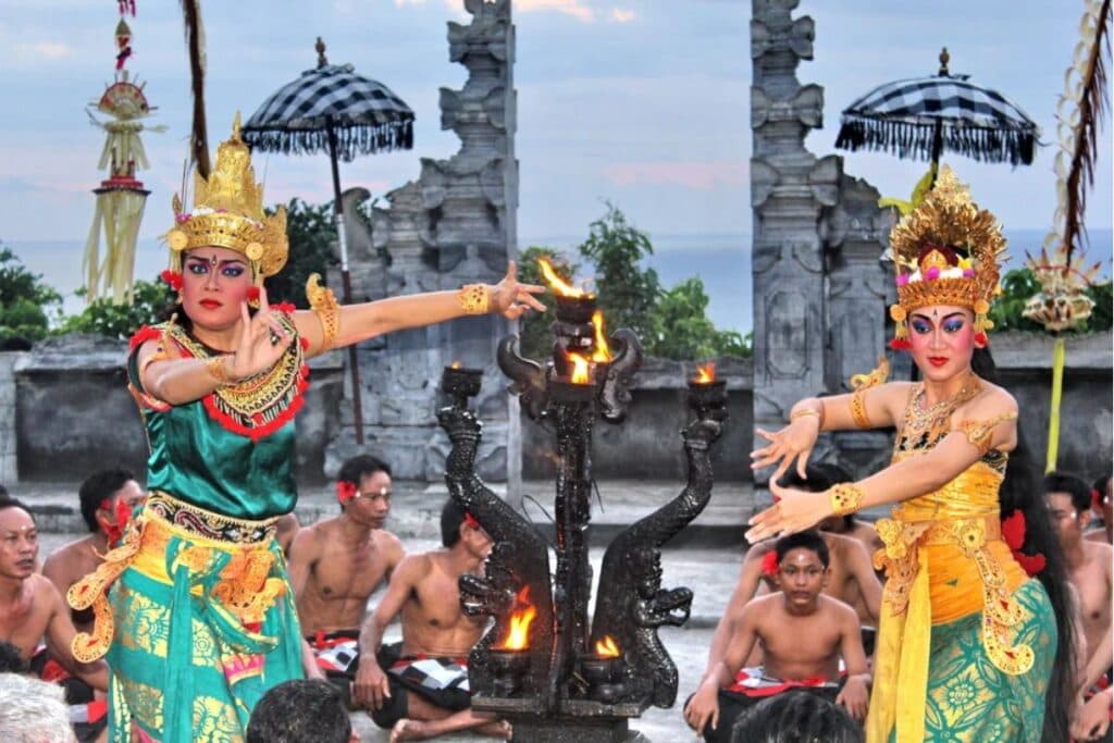 tari kecak uluwatu