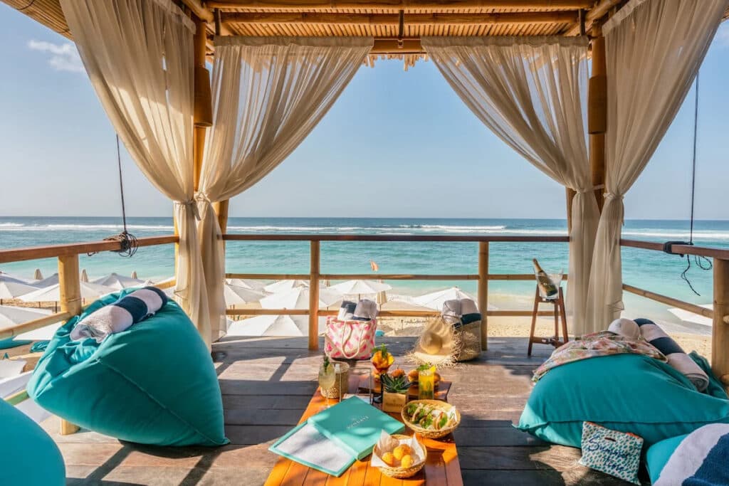 Sundays Beach Club