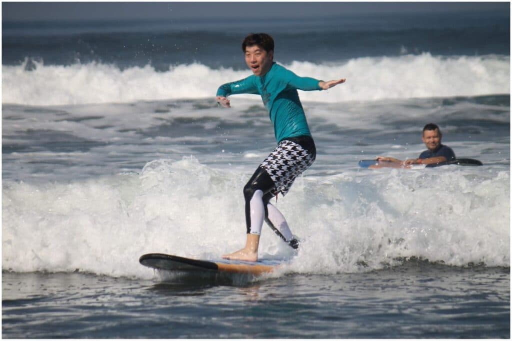 surfing canggu
