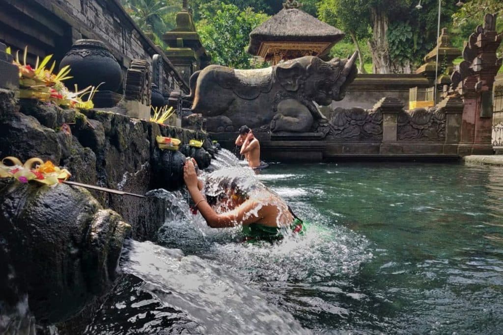 melukat di bali