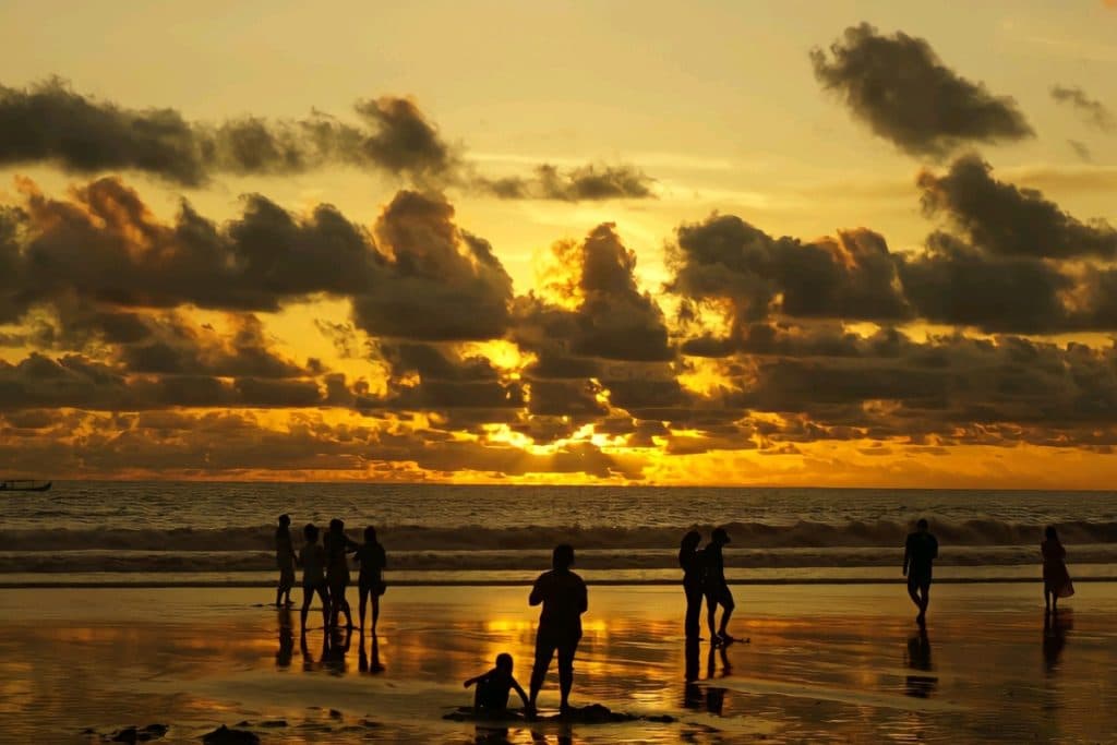 Pantai Double Six