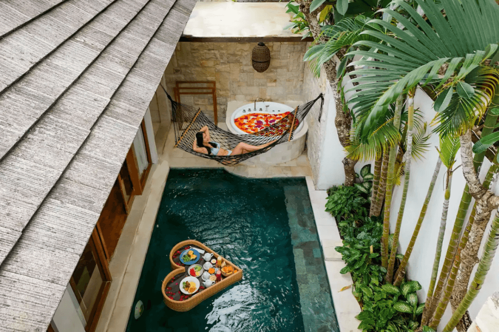 Adult-only resort adalah jenis penginapan khusus untuk tamu dewasa