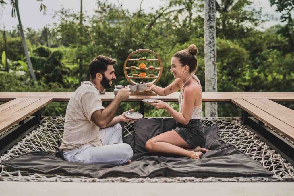 pasangan berbulan madu di ubud bali