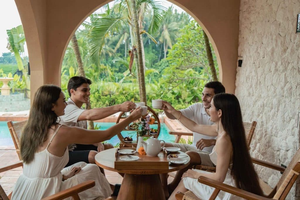 perbedaan villa dan hotel untuk rombongan di bali