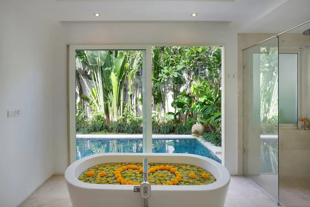Fresh Fruit Decor on Bathtub