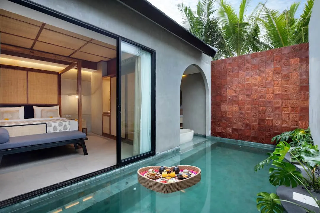 Floating Tray Breakfast