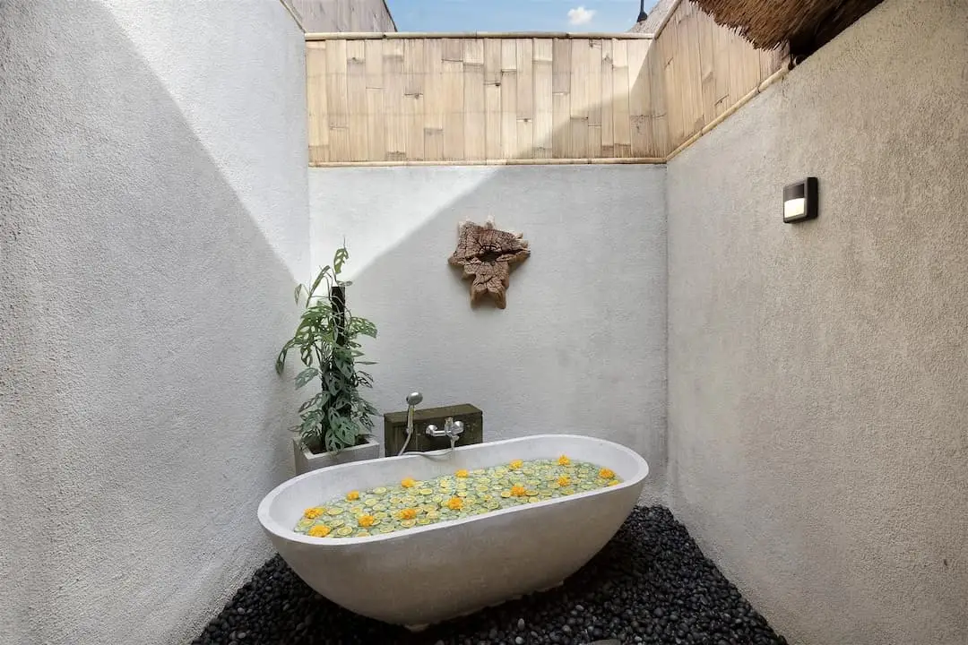Fresh Fruit Decor on Bathtub