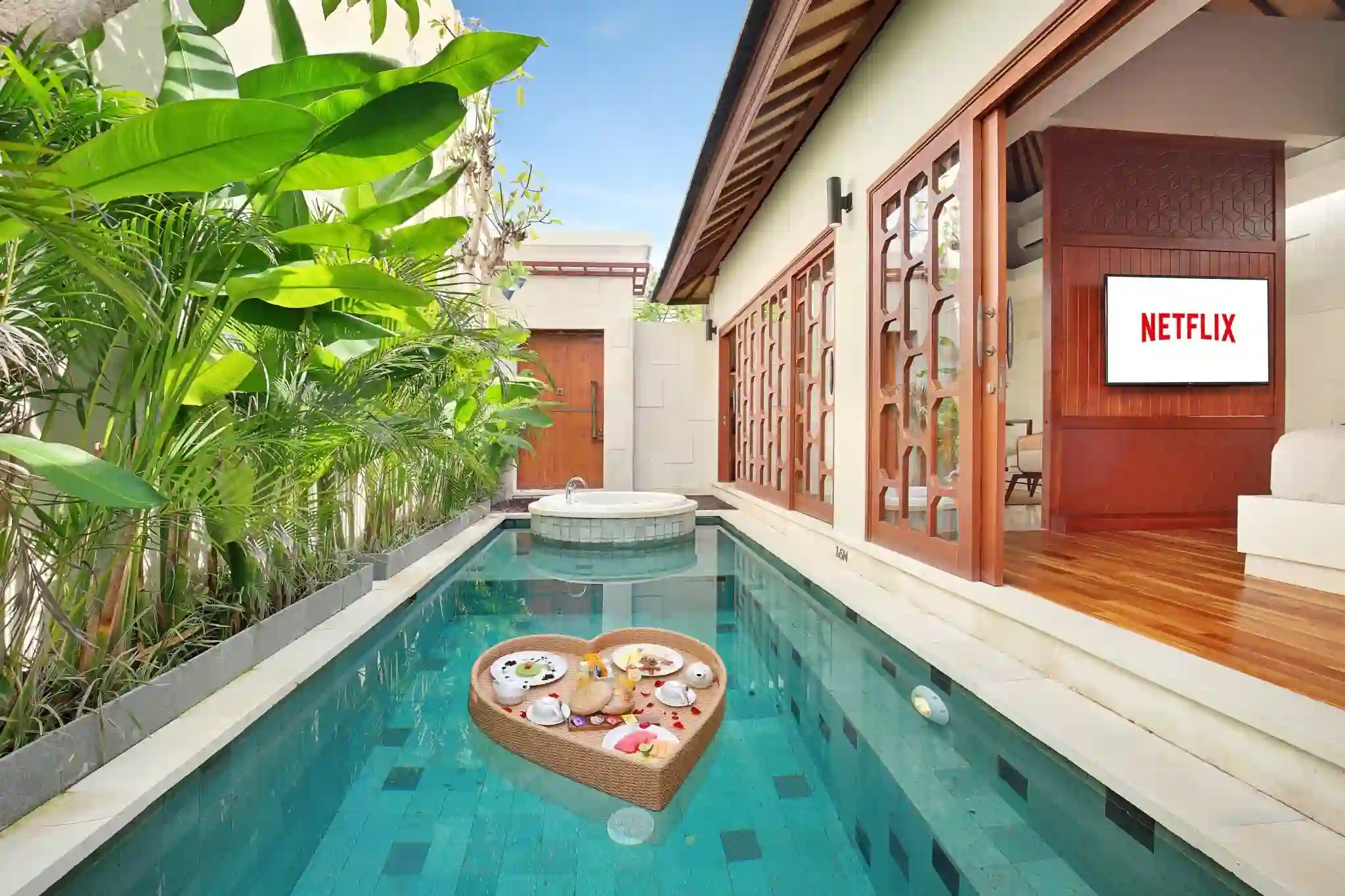 Floating Tray Breakfast