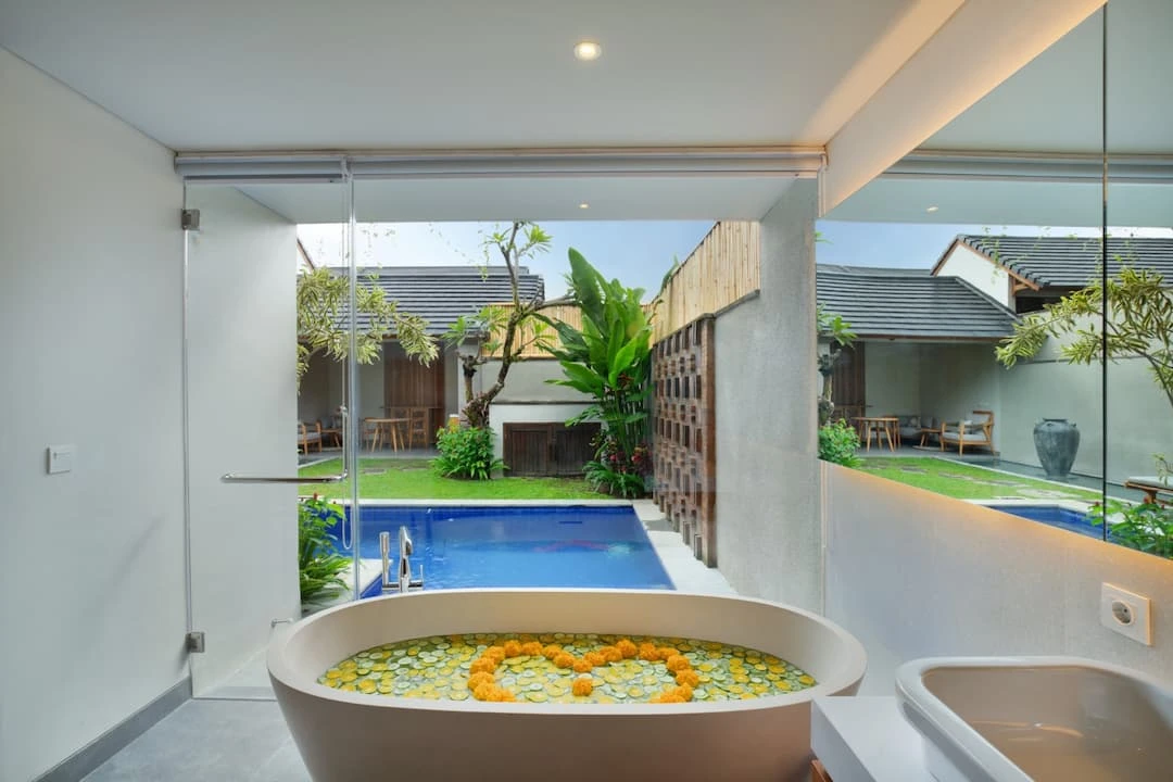 Fresh Fruit Decor on Bathtub