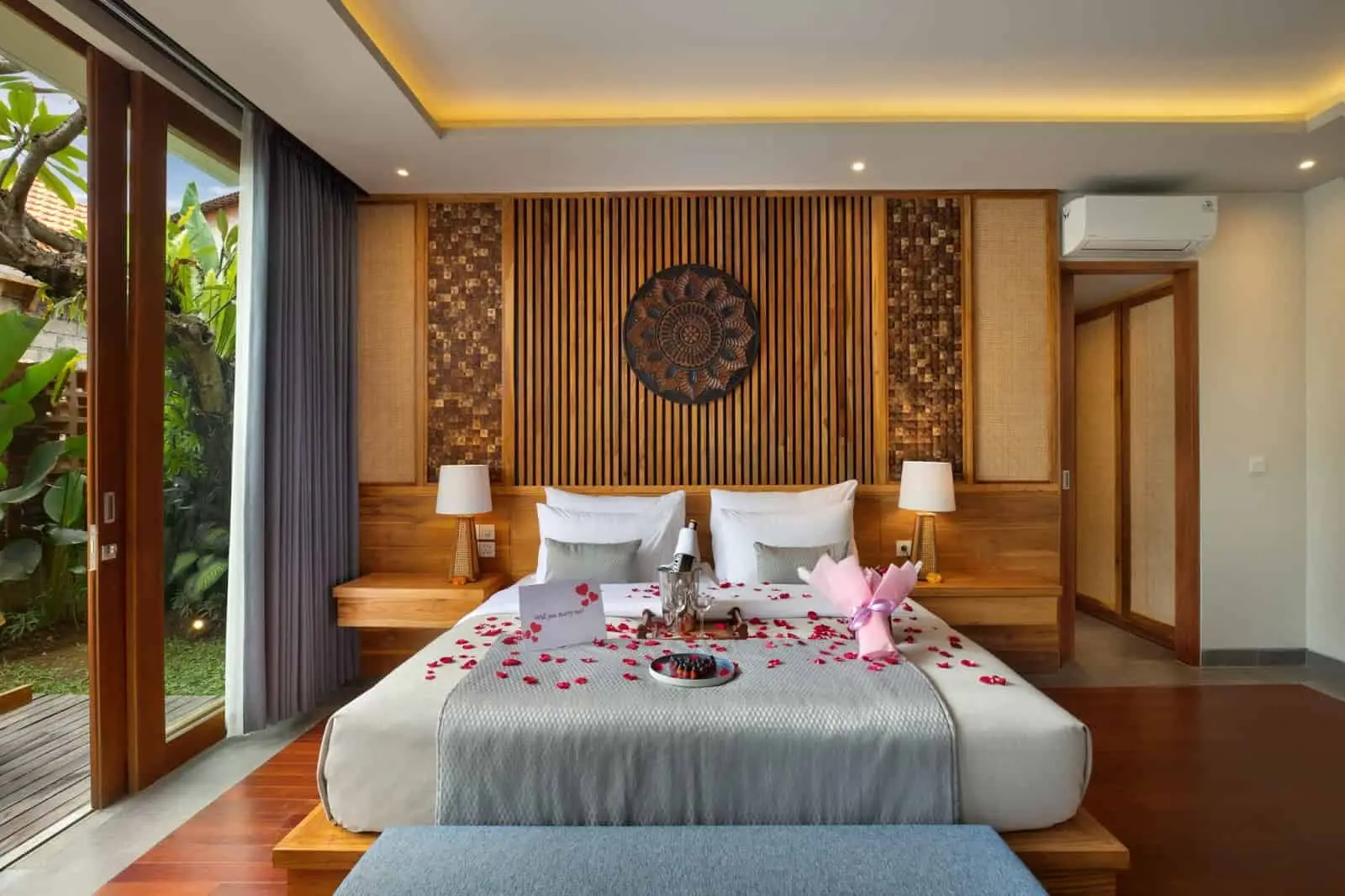 Full Romantic on the Bed